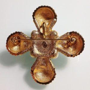 Винтажная брошь от "Premier Designs" в форме креста с жемчугом и кристаллами
