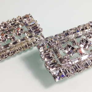 Пара винтажных брошей от "Weiss" в стиле Art Deco с австрийскими кристаллами