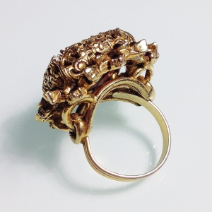 Винтажное кольцо от "Florenza" с кристаллами рубинового цвета