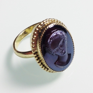 Винтажное кольцо от "Whiting & Davis" с камеей из гематита