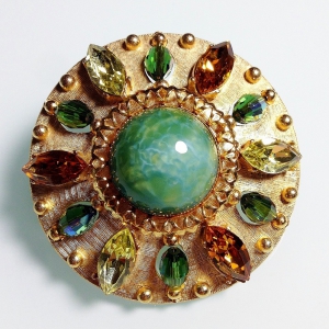 Винтажная брошь от "Accessocraft" в византийском стиле с кабошонами, кристаллами и бусинами