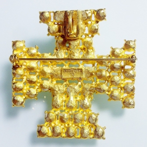Винтажная брошь от Ann Taylor в форме креста с жемчугом