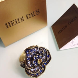 Кольцо от Heidi Daus с анютиными глазками, размер 8 USA
