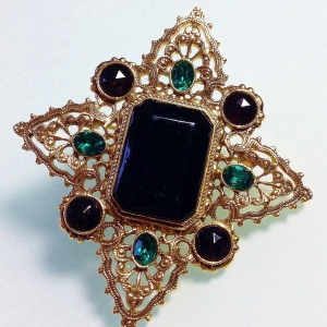 Винтажная брошь от 1928 Jewelry в форме креста с австрийскими кристаллами