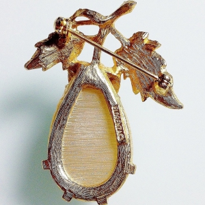 Винтажная брошь от "Florenza" в форме груши с барочной жемчужиной