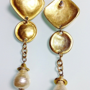 Винтажные серьги с золотыми дисками и барочными жемчужинами