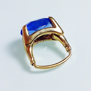 Винтажное кольцо от Vendome с кристаллом голубого цвета