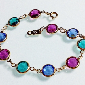 Винтажный браслет-цепочка от "Swarovski" с кристаллами Bezel аметистового, голубого и цвета морской волны