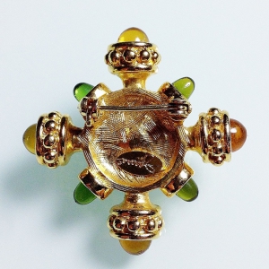 Винтажная брошь от Jesara в форме креста с кабошонами в стиле Gripoix