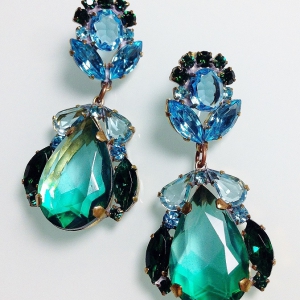 Серьги от Lilien Czech с кристаллами аква-голубого и изумрудного цвета