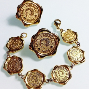Винтажный браслет от "Karl Lagerfeld" с монетками-медальонами