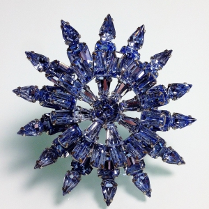 Винтажная брошь от Weiss в форме снежинки с австрийскими кристаллами