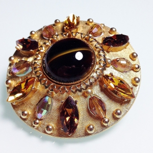 Винтажная брошь от Accessocraft в византийском стиле с кабошонами, кристаллами и бусинами