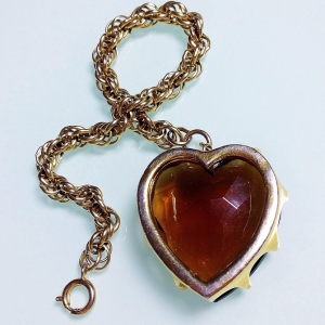 Винтажный чарм-браслет с чармом в форме сердца