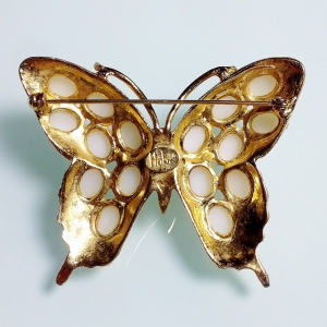 Винтажная брошь от "Hobe" в форме бабочки