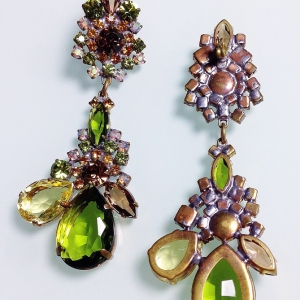 Женственные серьги от "Lilien Czech" с кристаллами оливкового, лимонного, медного цвета