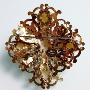 Винтажная брошь от "Marie Ferra" в форме креста c жемчугом и кристаллами