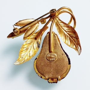 Винтажная брошь от "Austria" в форме ветви с грушей малинового цвета