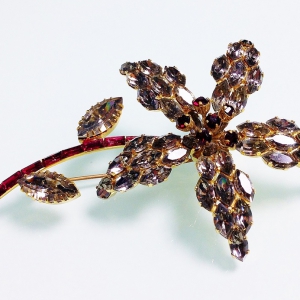 Винтажная брошь от "Austria" в форме цветка