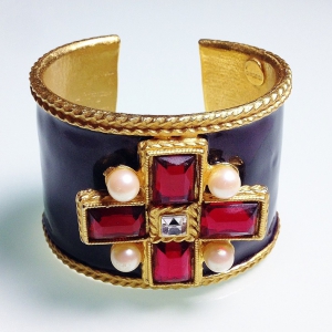Винтажный браслет от "Yosca" с крестом, жемчугом и кристаллами