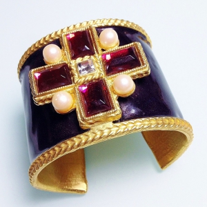 Винтажный браслет от "Yosca" с крестом, жемчугом и кристаллами