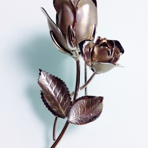 Винтажная брошь от Tortolani в форме розы