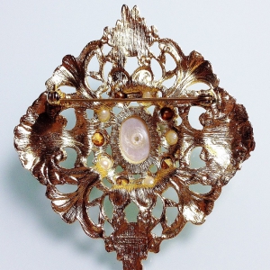Винтажная брошь от Richelieu с жемчугом и кристаллами