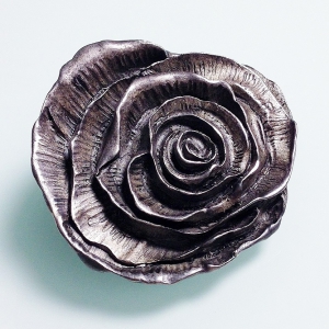 Винтажная брошь от Kate Hines в форме цветка розы