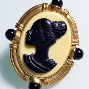 Винтажная брошь камея с профилем чернокожей женщины
