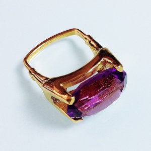 Винтажное кольцо от "Vendome" с кристаллом аметистового цвета