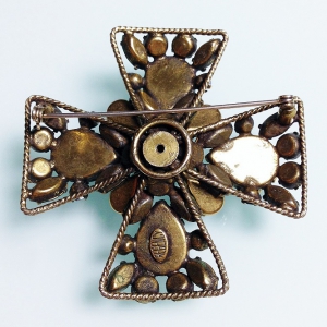 Винтажная брошь от Regency в форме креста изумрудного цвета