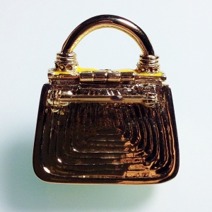 Винтажная брошь от St. John в форме дамской сумочки