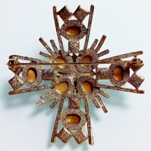 Винтажная брошь в форме креста с кабошонами и кристаллами