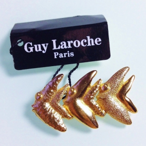 Винтажная брошь от Guy Laroche в форме косяка рыб