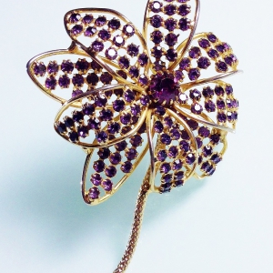 Винтажная брошь от Hobe в форме цветка