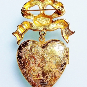 Изысканная винтажная брошь-локет от Ben-Amun в форме сердца