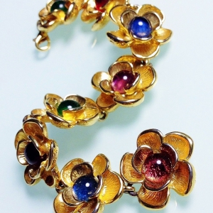 Винтажный браслет от Andrew Spingarn с цветами и кабошонами в стиле Gripoix