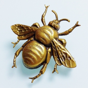 Винтажная брошь от Joseff of Hollywood в форме пчелки