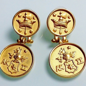 ﻿Винтажные серьги от Anne Klein в геральдическом стиле c медальонами