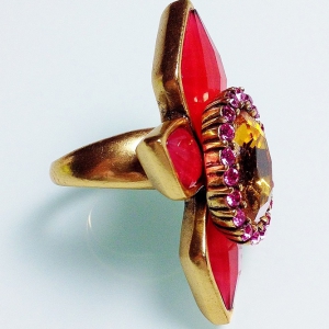 Кольцо от Oscar de la Renta в форме цветка