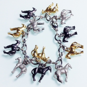 Винтажные чарм-браслет с лошадками