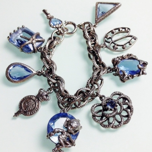 Винтажный чарм-браслет от Germany с чармами и голубыми кристаллами