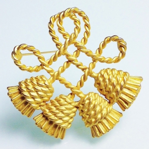 Винтажная брошь от Anne Klein в виде скрученной в жгут веревки с кисточками
