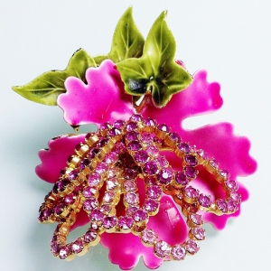 Винтажная брошь от Vendome в форме цветка с кристаллами
