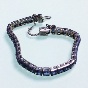 Винтажный теннисный браслет от Ciner c кристаллами дымчато-сине-серого оттенка