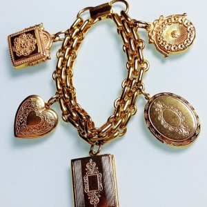 Винтажный чарм-браслет от Ben-Amun с медальонами-локетами