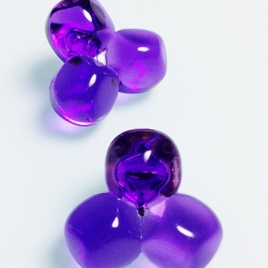 Винтажные клипсы от Avon с люцитом пурпурного цвета