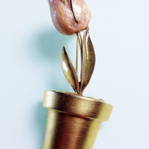 Винтажная брошь от Oscar de la Renta с тюльпаном