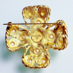 Винтажная брошь мальтийский крест от Ann Taylor с жемчугом