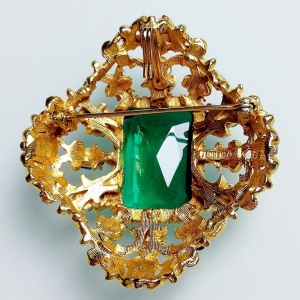 Винтажная брошь от Florenza с кристаллом изумрудного цвета